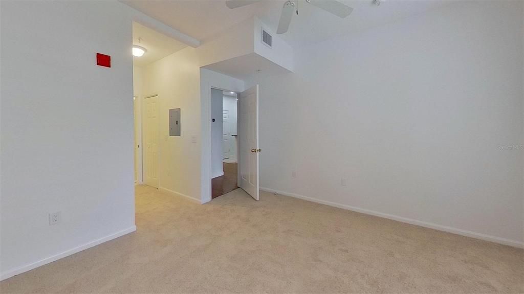 For Sale: $335,000 (1 beds, 1 baths, 830 Square Feet)
