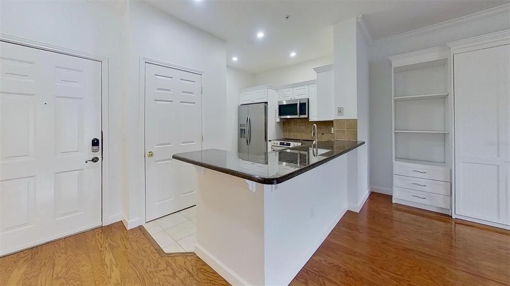 For Sale: $335,000 (1 beds, 1 baths, 830 Square Feet)