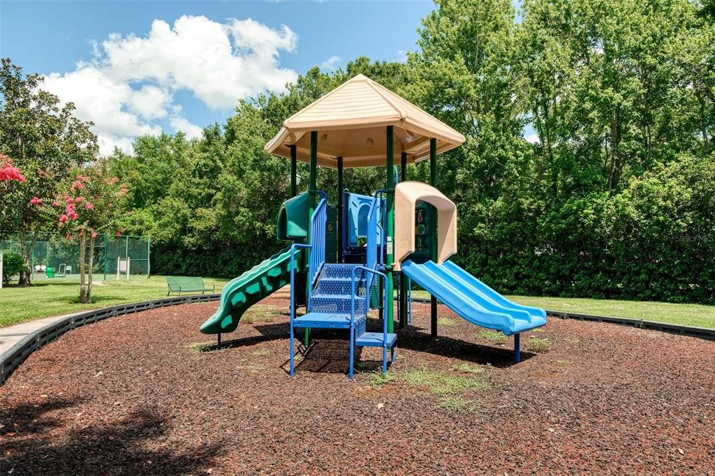 For Sale: $335,000 (1 beds, 1 baths, 830 Square Feet)