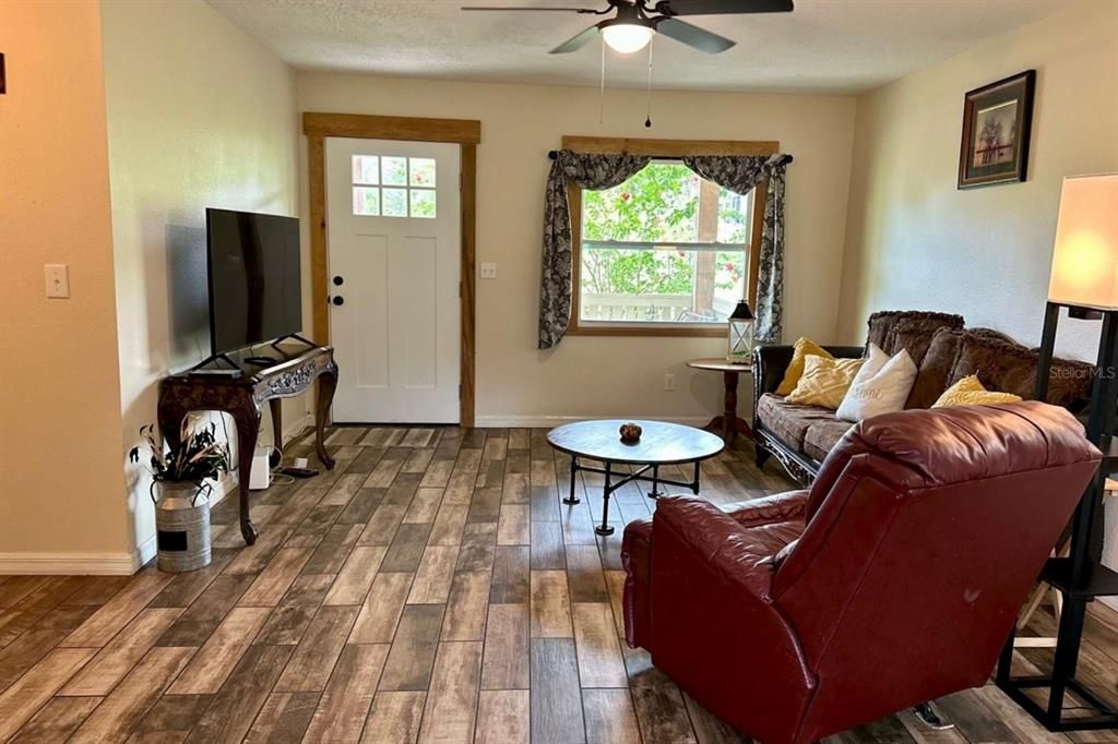 En Venta: $1,799,000 (8 camas, 4 baños, 4450 Pies cuadrados)