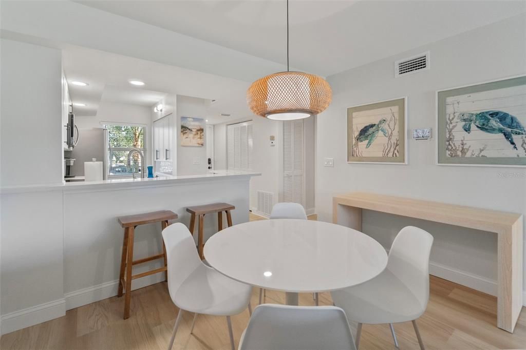 For Rent: $2,400 (2 beds, 2 baths, 1002 Square Feet)