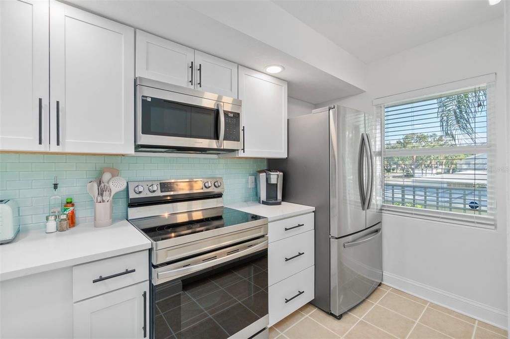 For Rent: $2,400 (2 beds, 2 baths, 1002 Square Feet)