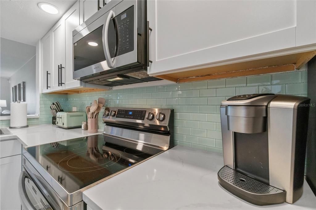 For Rent: $2,400 (2 beds, 2 baths, 1002 Square Feet)