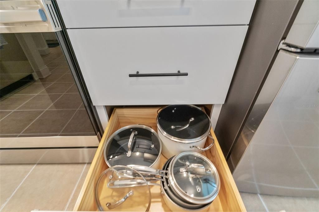 For Rent: $2,400 (2 beds, 2 baths, 1002 Square Feet)