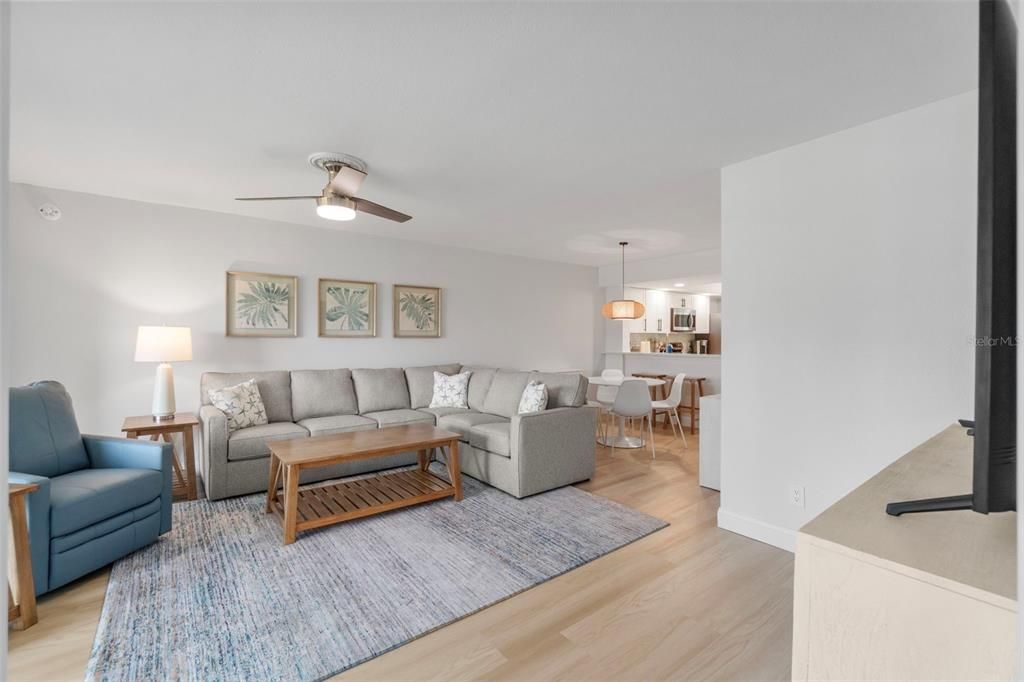 For Rent: $2,400 (2 beds, 2 baths, 1002 Square Feet)