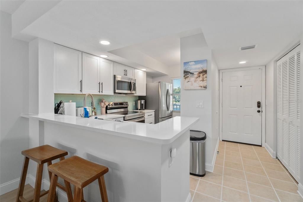 For Rent: $2,400 (2 beds, 2 baths, 1002 Square Feet)