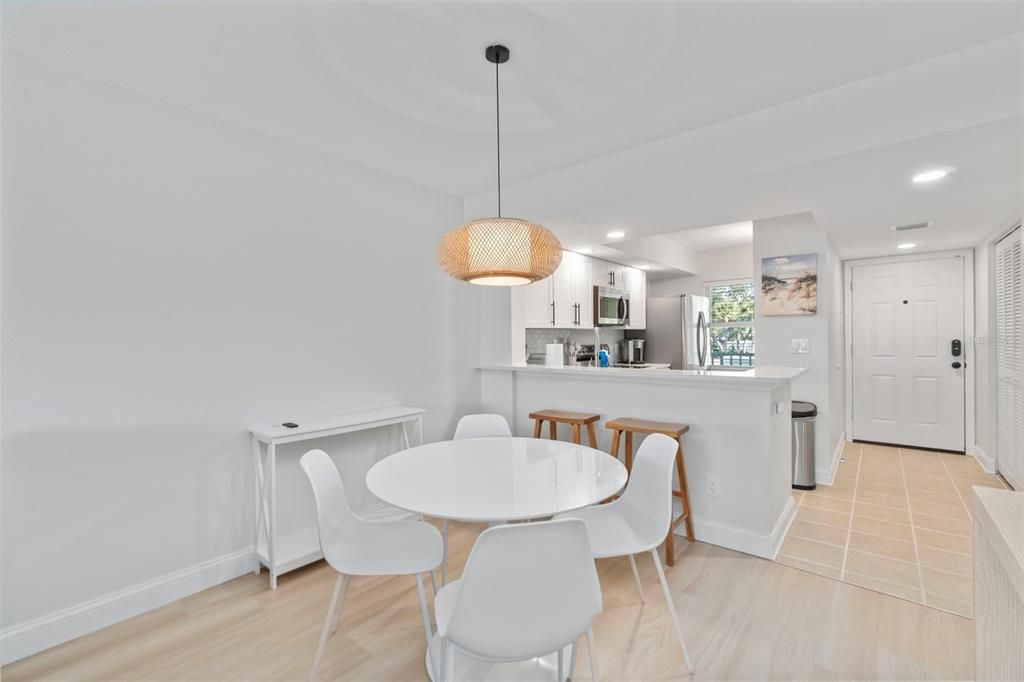 For Rent: $2,400 (2 beds, 2 baths, 1002 Square Feet)