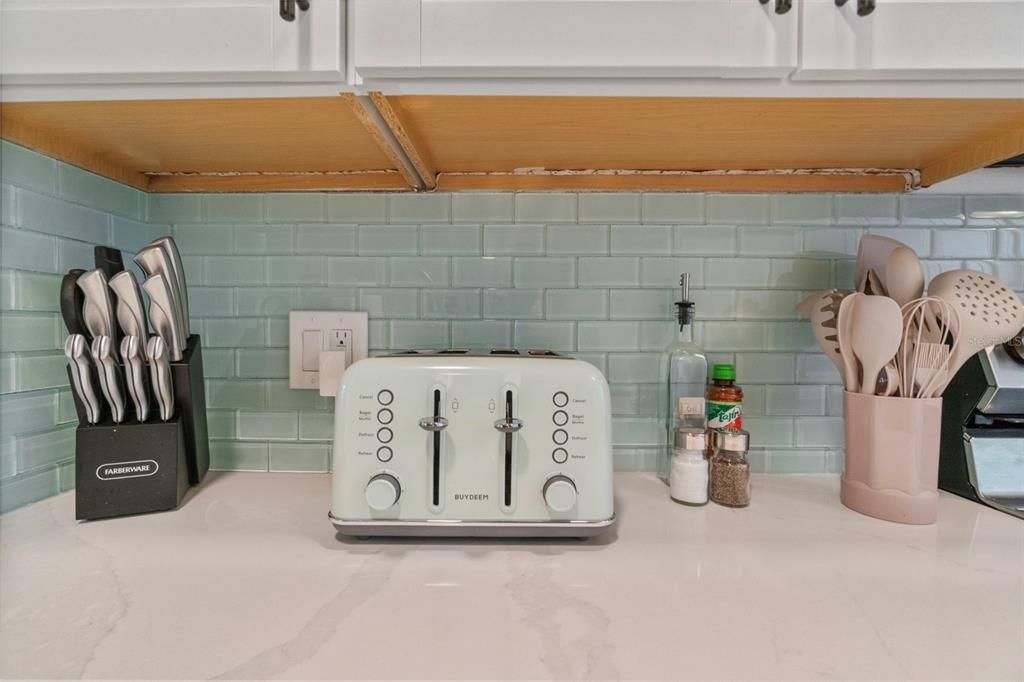 For Rent: $2,400 (2 beds, 2 baths, 1002 Square Feet)