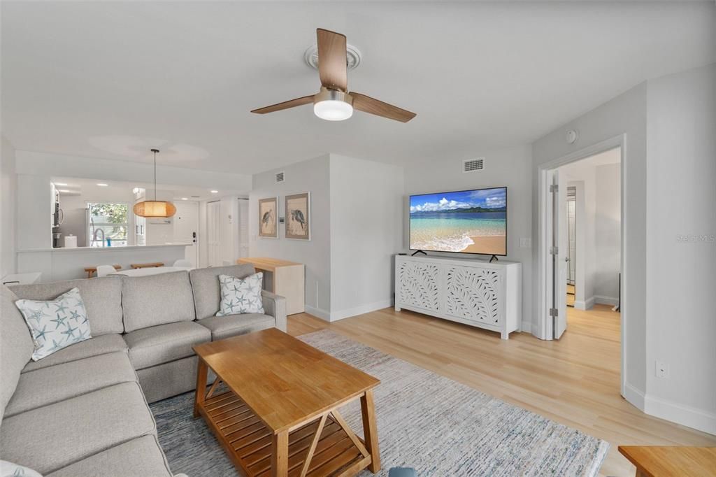 For Rent: $2,400 (2 beds, 2 baths, 1002 Square Feet)