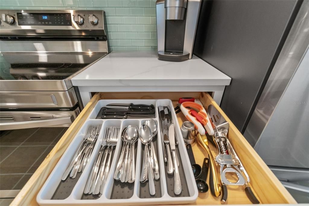 For Rent: $2,400 (2 beds, 2 baths, 1002 Square Feet)