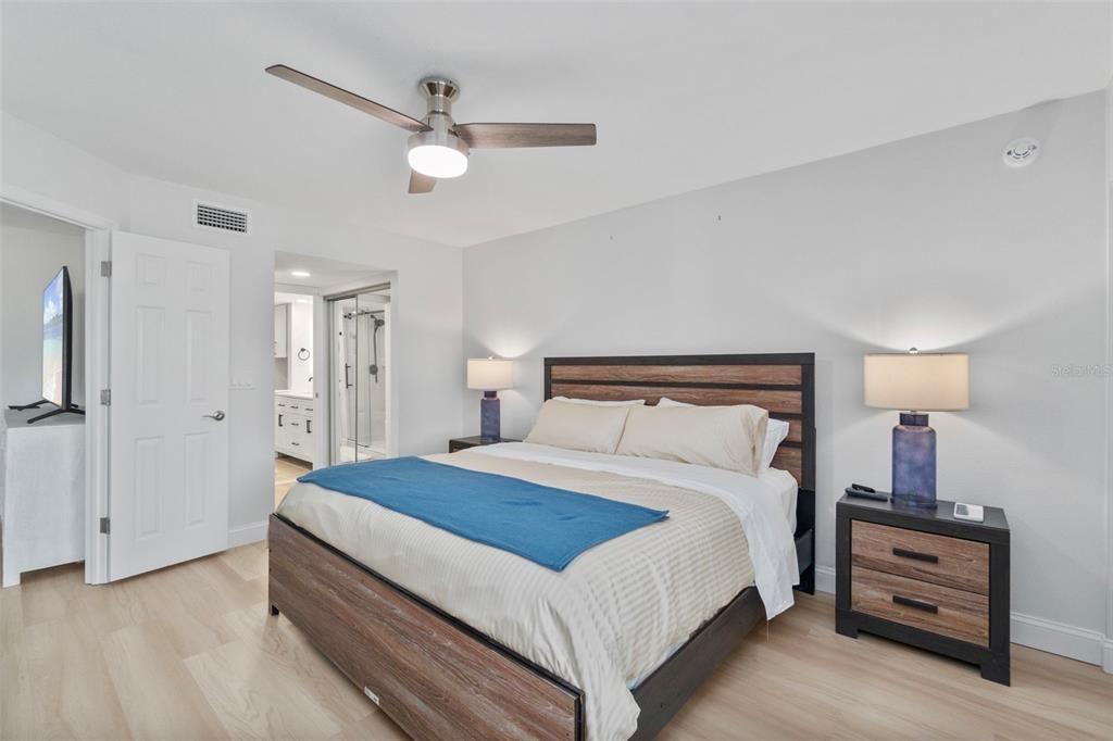 For Rent: $2,400 (2 beds, 2 baths, 1002 Square Feet)