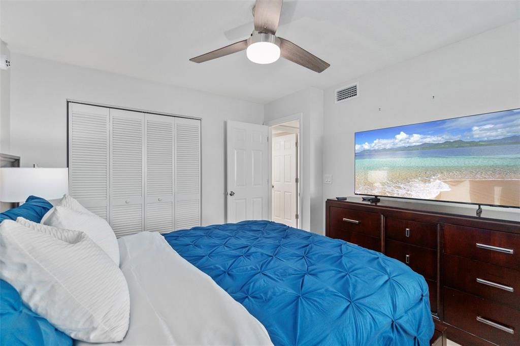 For Rent: $2,400 (2 beds, 2 baths, 1002 Square Feet)