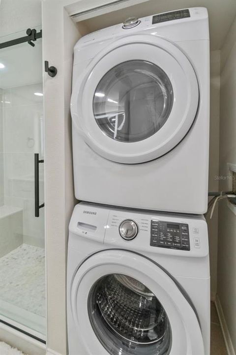 For Rent: $2,400 (2 beds, 2 baths, 1002 Square Feet)