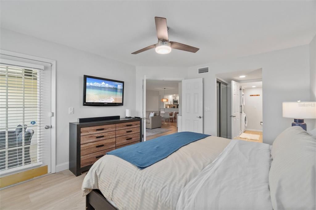 For Rent: $2,400 (2 beds, 2 baths, 1002 Square Feet)