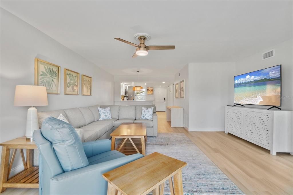 For Rent: $2,400 (2 beds, 2 baths, 1002 Square Feet)