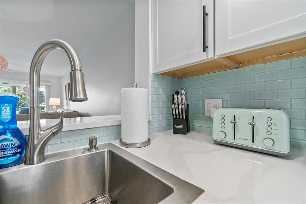 For Rent: $2,400 (2 beds, 2 baths, 1002 Square Feet)