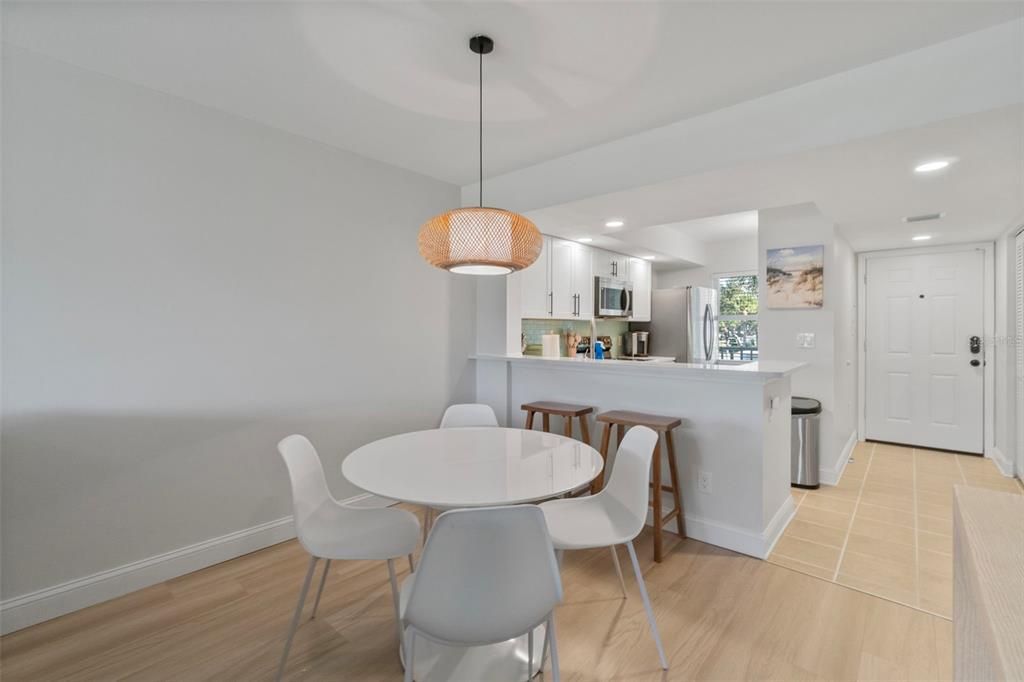 For Rent: $2,400 (2 beds, 2 baths, 1002 Square Feet)