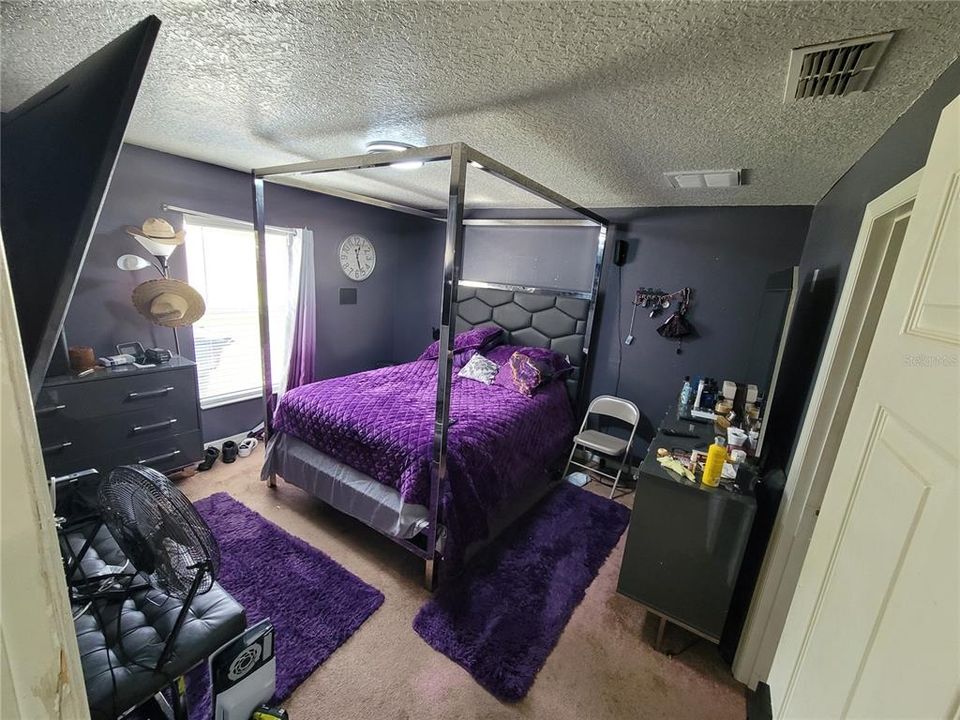 For Sale: $370,000 (4 beds, 2 baths, 1301 Square Feet)