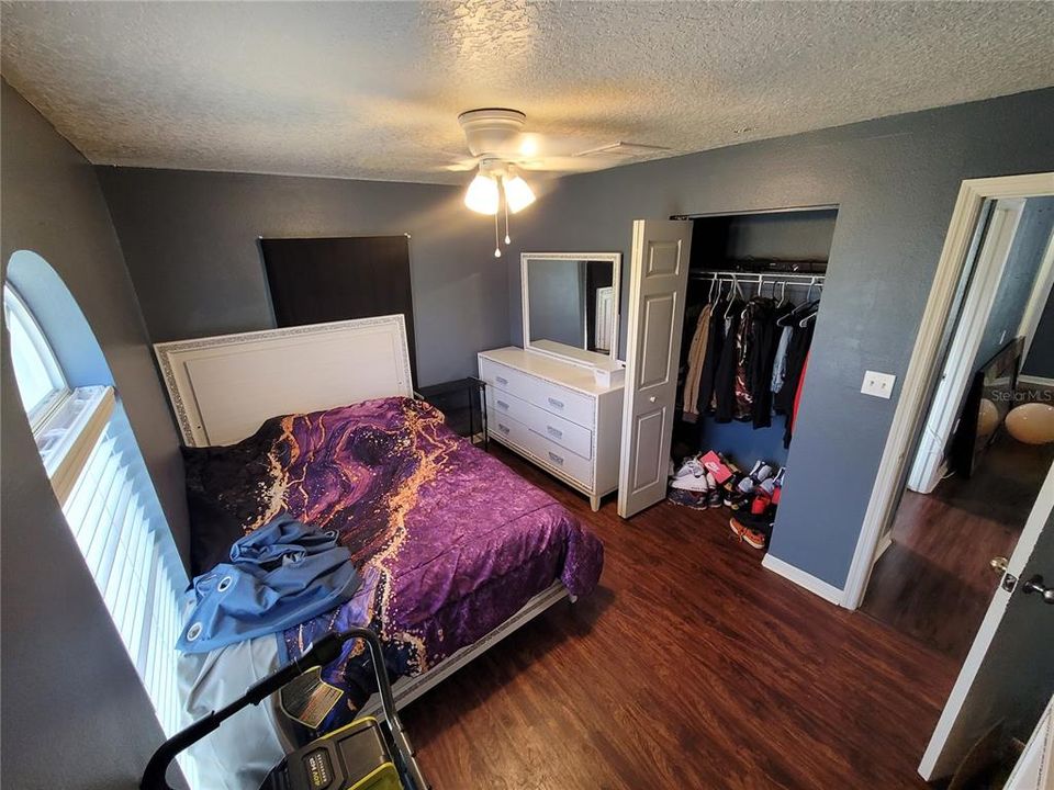 For Sale: $370,000 (4 beds, 2 baths, 1301 Square Feet)