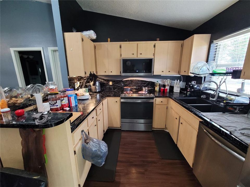 For Sale: $370,000 (4 beds, 2 baths, 1301 Square Feet)
