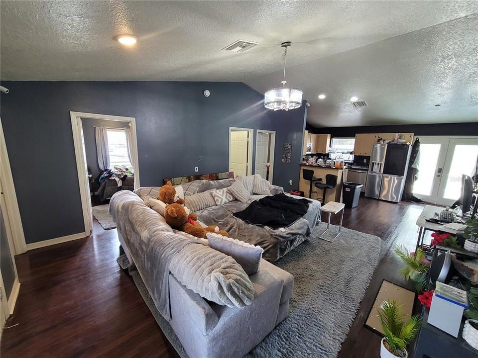 For Sale: $370,000 (4 beds, 2 baths, 1301 Square Feet)