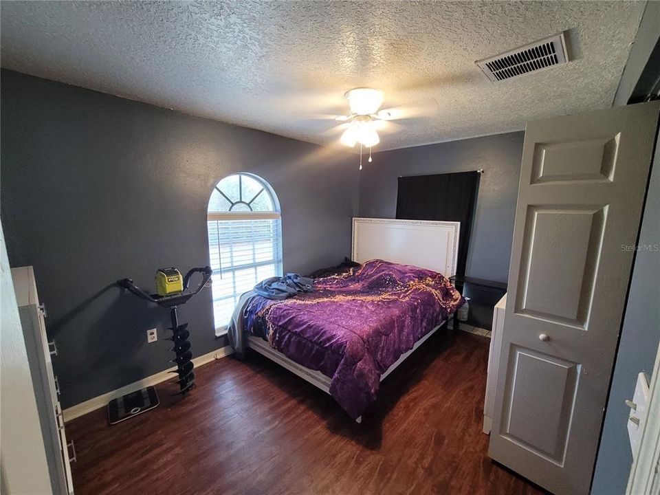For Sale: $370,000 (4 beds, 2 baths, 1301 Square Feet)
