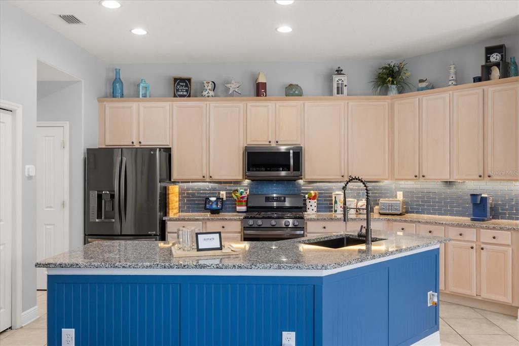 Activo con contrato: $650,000 (5 camas, 3 baños, 2740 Pies cuadrados)