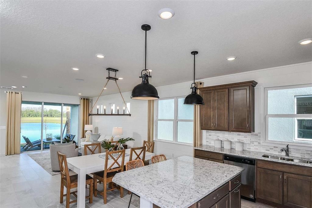 待售: $331,000 (3 贝兹, 2 浴室, 1579 平方英尺)