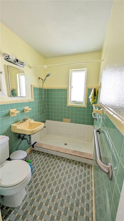 待售: $325,000 (2 贝兹, 1 浴室, 784 平方英尺)