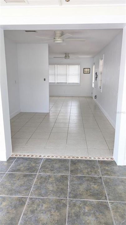 待售: $325,000 (2 贝兹, 1 浴室, 784 平方英尺)