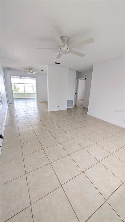 待售: $325,000 (2 贝兹, 1 浴室, 784 平方英尺)