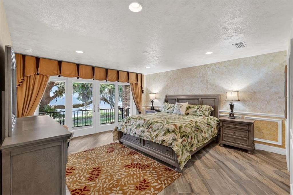 For Sale: $1,799,900 (4 beds, 4 baths, 3661 Square Feet)