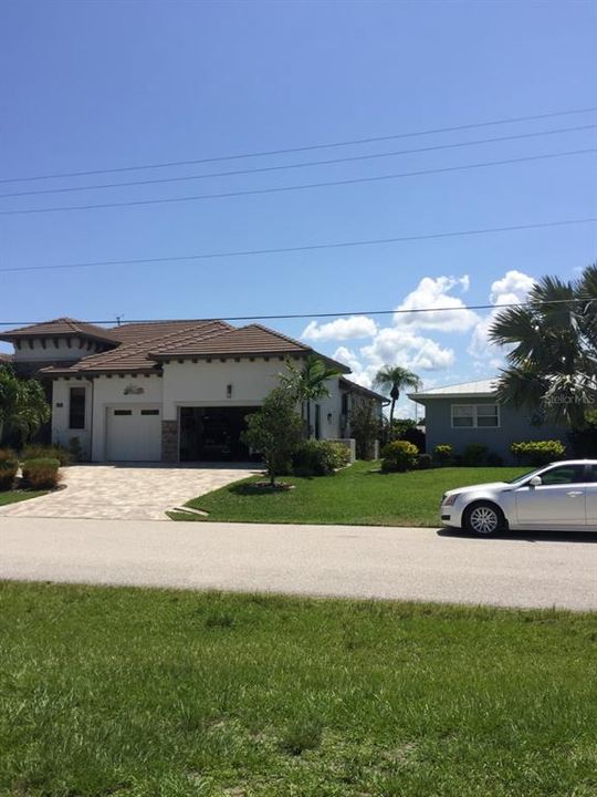 На продажу: $254,900 (0.22 acres)