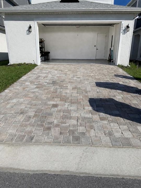 Active With Contract: $2,300 (3 beds, 2 baths, 1727 Square Feet)