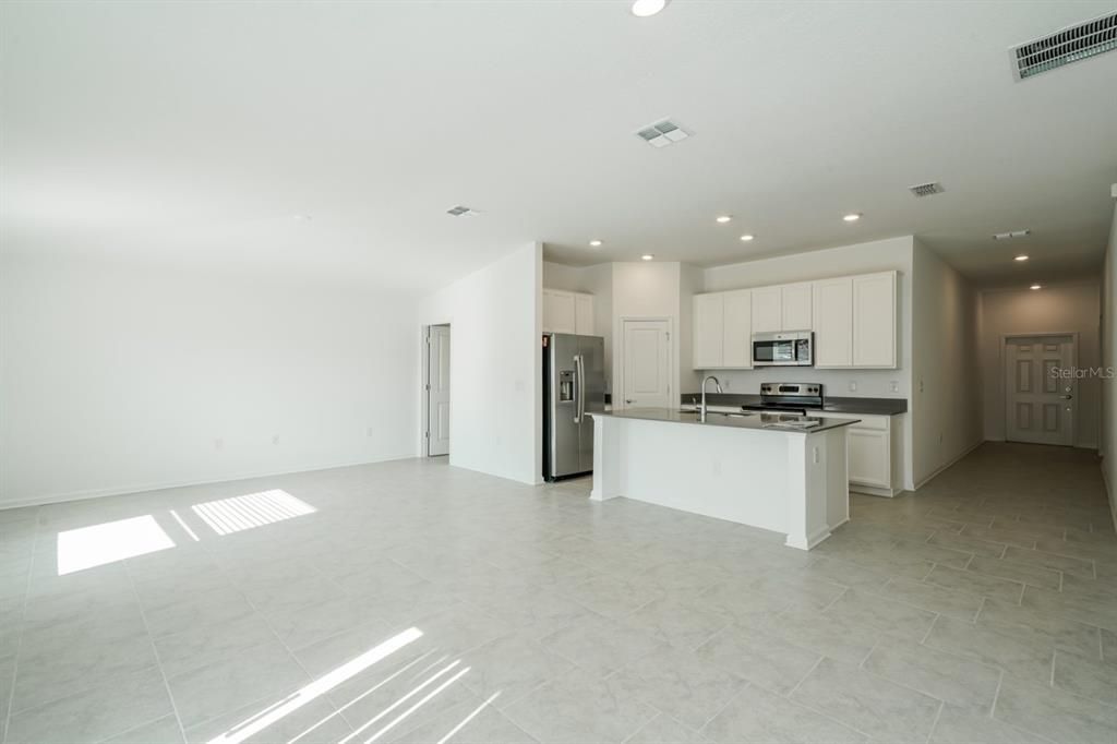 В аренду: $1,949 (3 спален, 2 ванн, 1560 Квадратных фут)