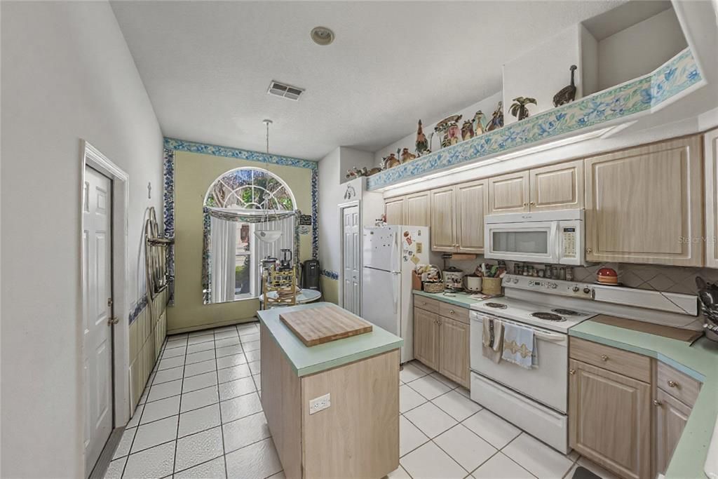 For Sale: $289,000 (3 beds, 2 baths, 1450 Square Feet)