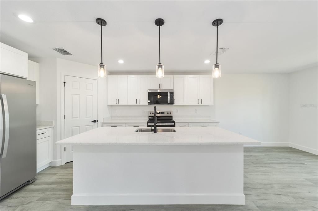 For Sale: $304,900 (4 beds, 2 baths, 1732 Square Feet)