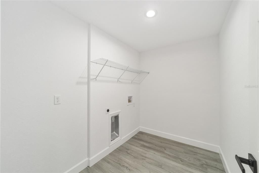 For Sale: $304,900 (4 beds, 2 baths, 1732 Square Feet)