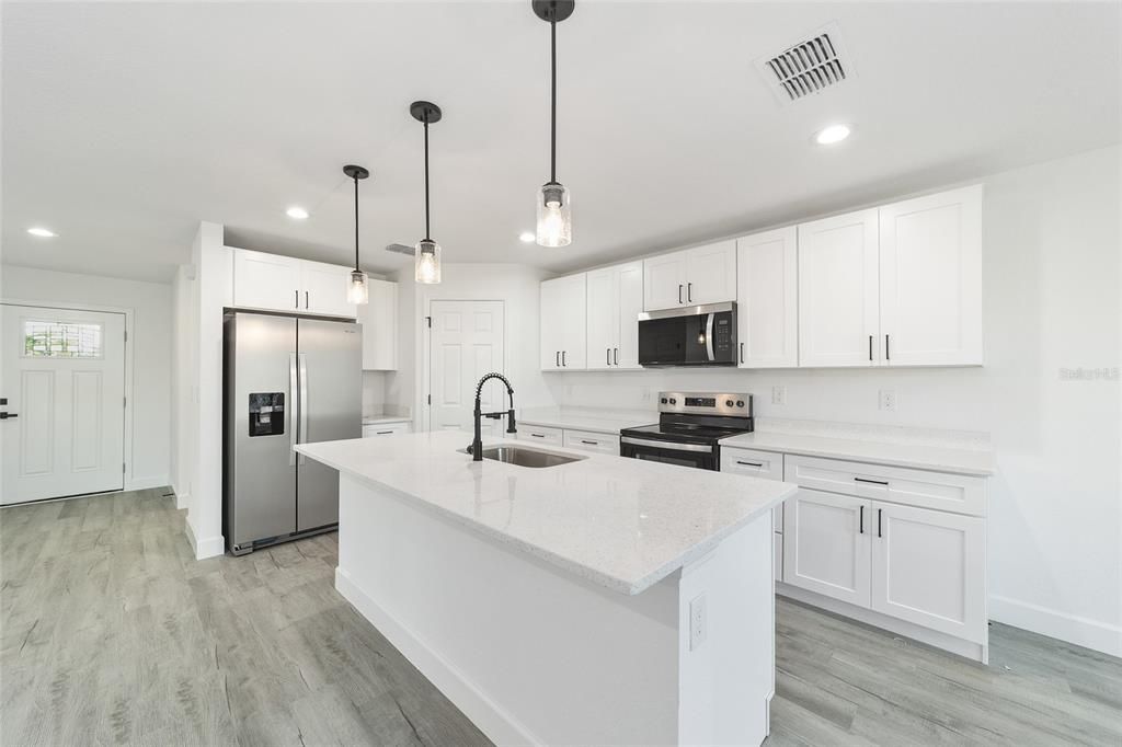 For Sale: $304,900 (4 beds, 2 baths, 1732 Square Feet)