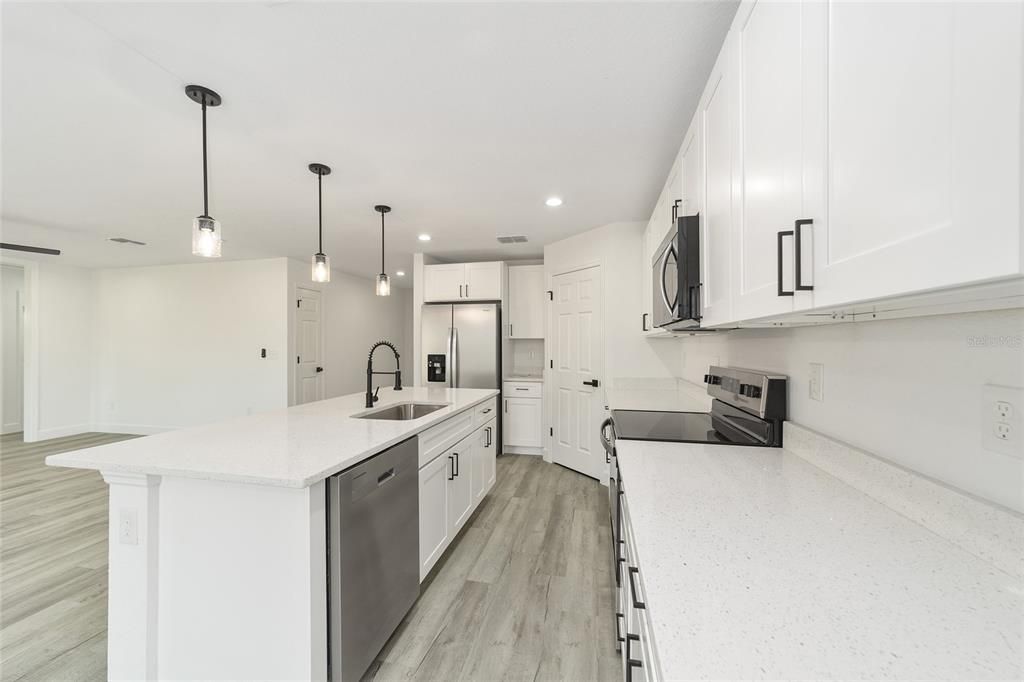 For Sale: $304,900 (4 beds, 2 baths, 1732 Square Feet)