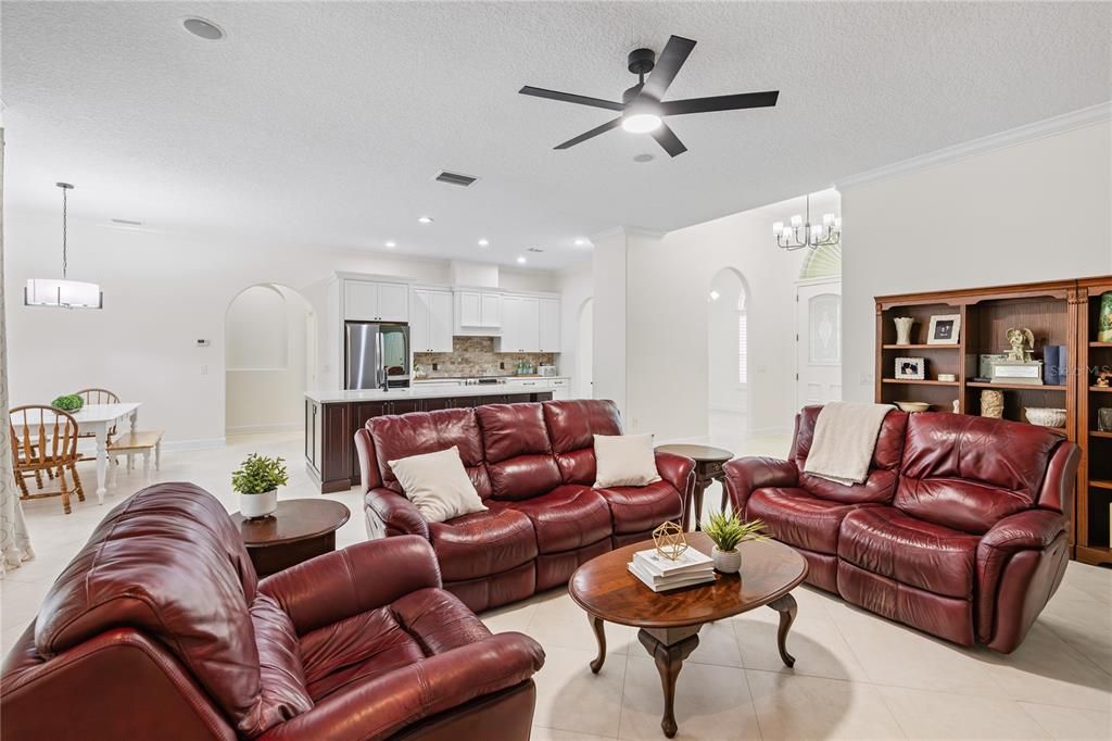 Active With Contract: $945,000 (5 beds, 4 baths, 3226 Square Feet)