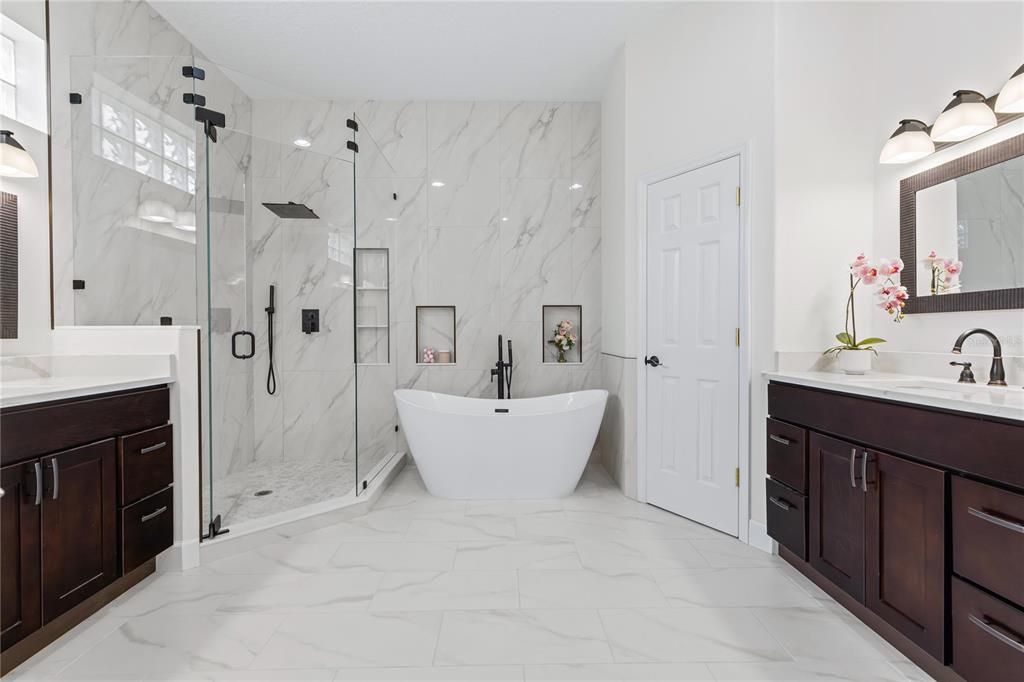 Active With Contract: $945,000 (5 beds, 4 baths, 3226 Square Feet)
