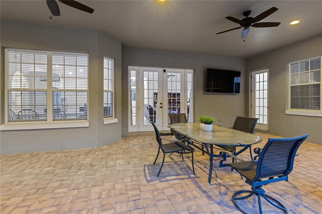 Active With Contract: $945,000 (5 beds, 4 baths, 3226 Square Feet)