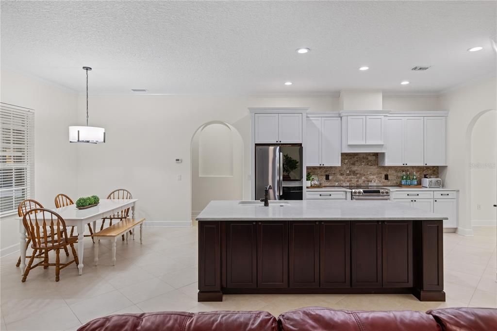 Active With Contract: $945,000 (5 beds, 4 baths, 3226 Square Feet)