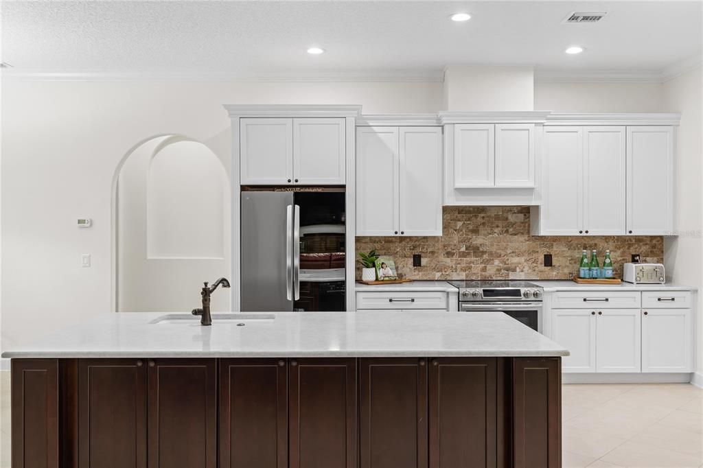Active With Contract: $945,000 (5 beds, 4 baths, 3226 Square Feet)