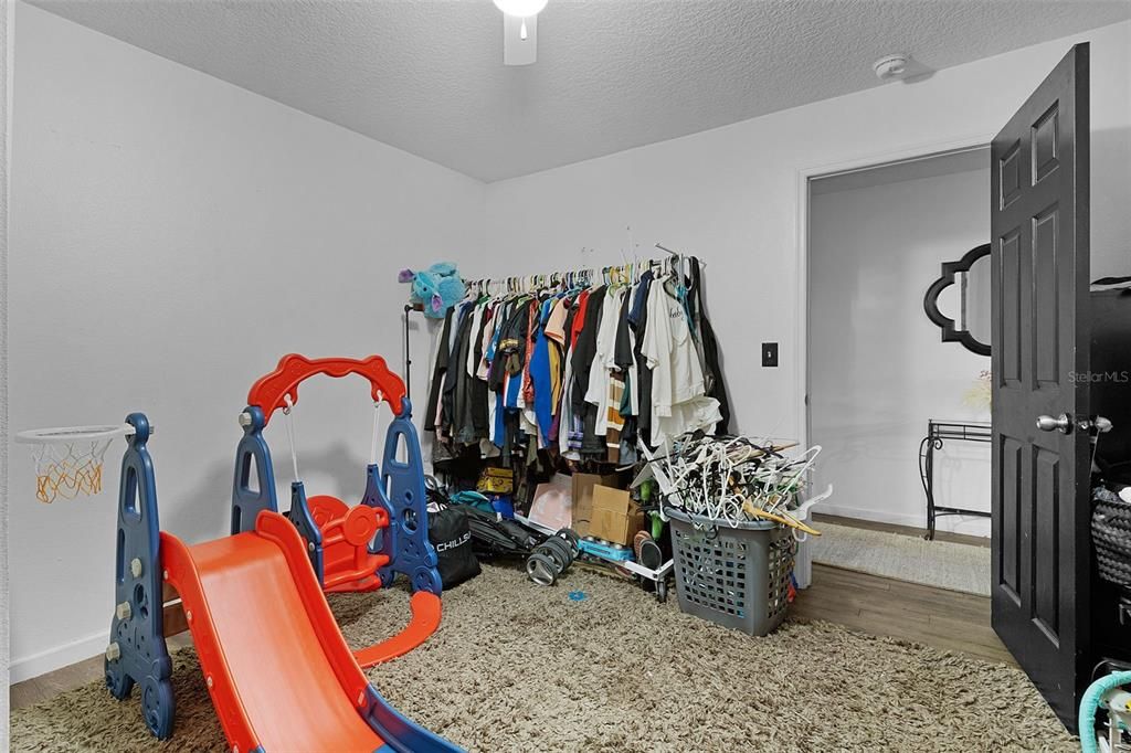 Active With Contract: $384,900 (4 beds, 2 baths, 2252 Square Feet)
