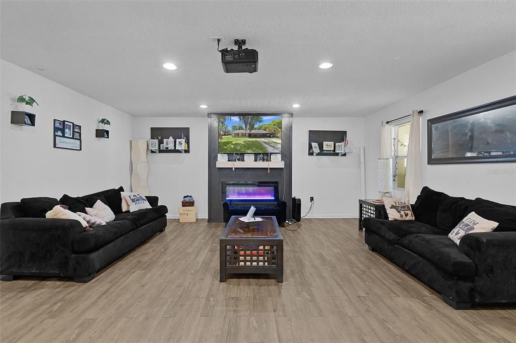 Active With Contract: $384,900 (4 beds, 2 baths, 2252 Square Feet)