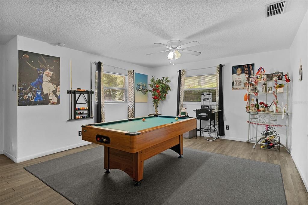 Active With Contract: $384,900 (4 beds, 2 baths, 2252 Square Feet)
