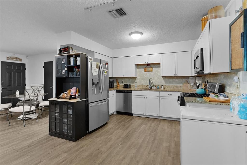 Active With Contract: $384,900 (4 beds, 2 baths, 2252 Square Feet)