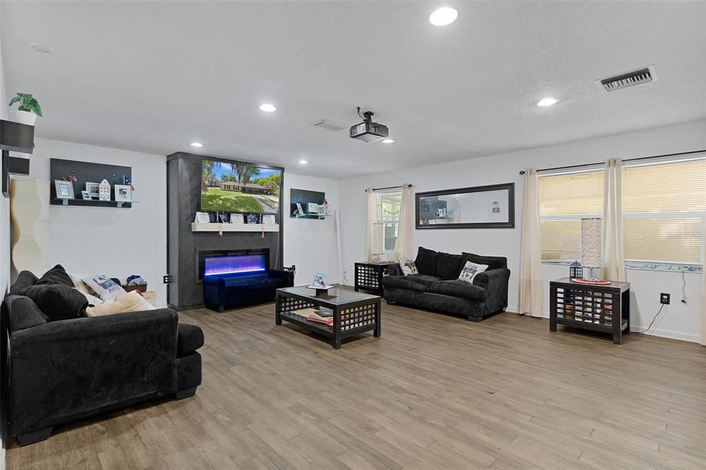 Active With Contract: $384,900 (4 beds, 2 baths, 2252 Square Feet)